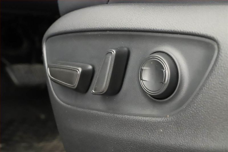 Toyota RAV4 (2020) 2.5 Hybrid - fotka 10 z 20