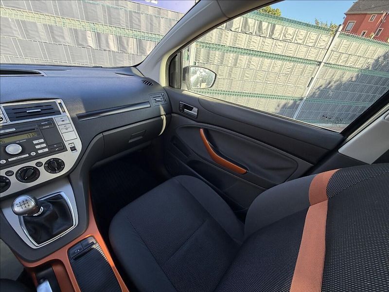 Ford Kuga 2.0 TDCi Panorama - fotka 10 z 18