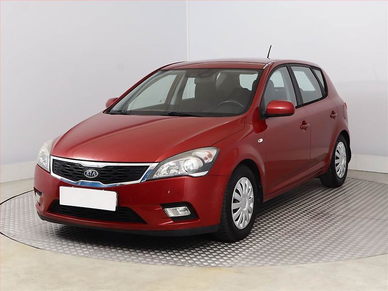 Kia Ceed (2009) 1.6 CRDi, po STK, levný provoz - fotka 2 z 13