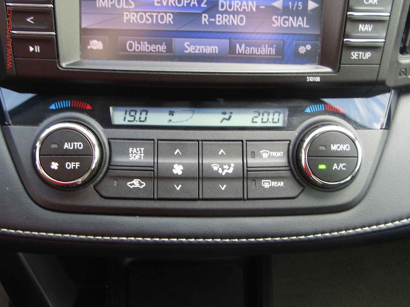Toyota RAV4 (2016) 2.0 D-4D, TZ, navi, kamera - fotka 15 z 20