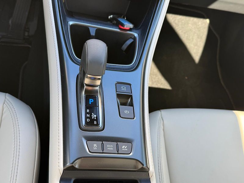 Lexus LBX 1.5 HSD e-CVT Elegant Tech - fotka 21 z 28