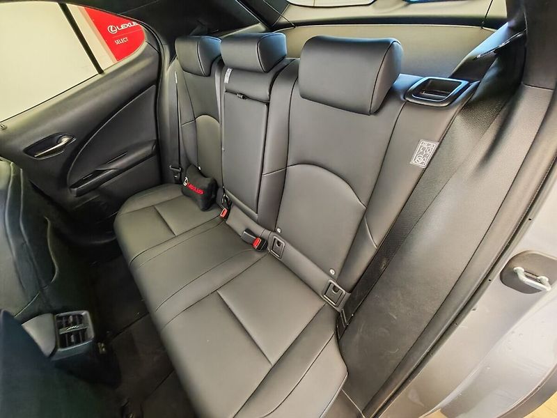 Lexus UX 250h 250h 2WD F Sport Design - fotka 17 z 43