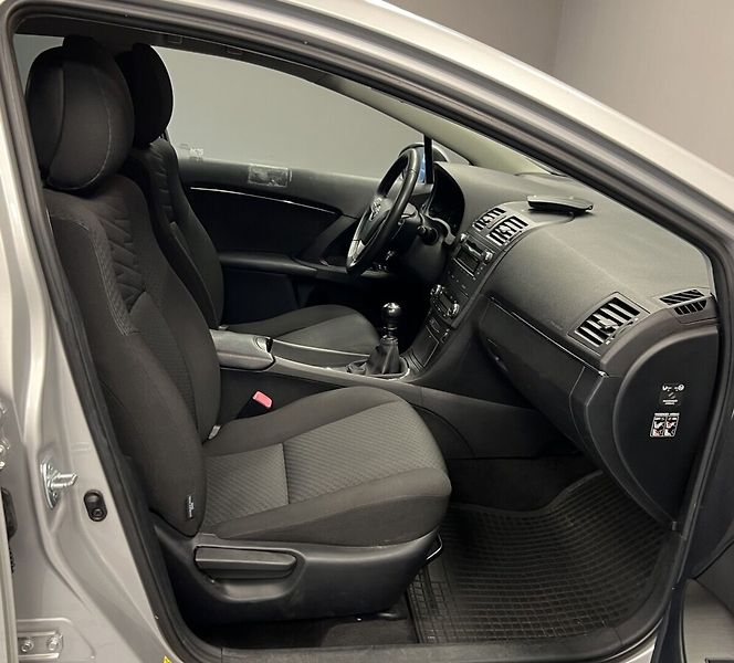 Toyota Avensis 1.8 VVT-i Sol - fotka 8 z 15