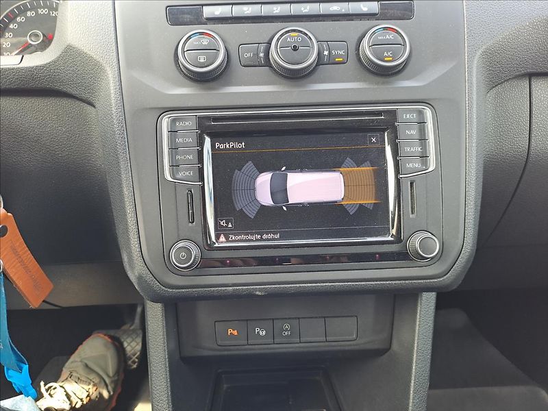 Volkswagen Caddy 2,0 TDI DSG - fotka 13 z 14