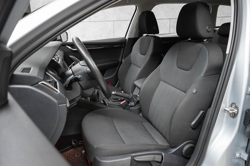 Škoda Octavia 1.6 TDI*85kW*STYLE*DPH* - fotka 10 z 36