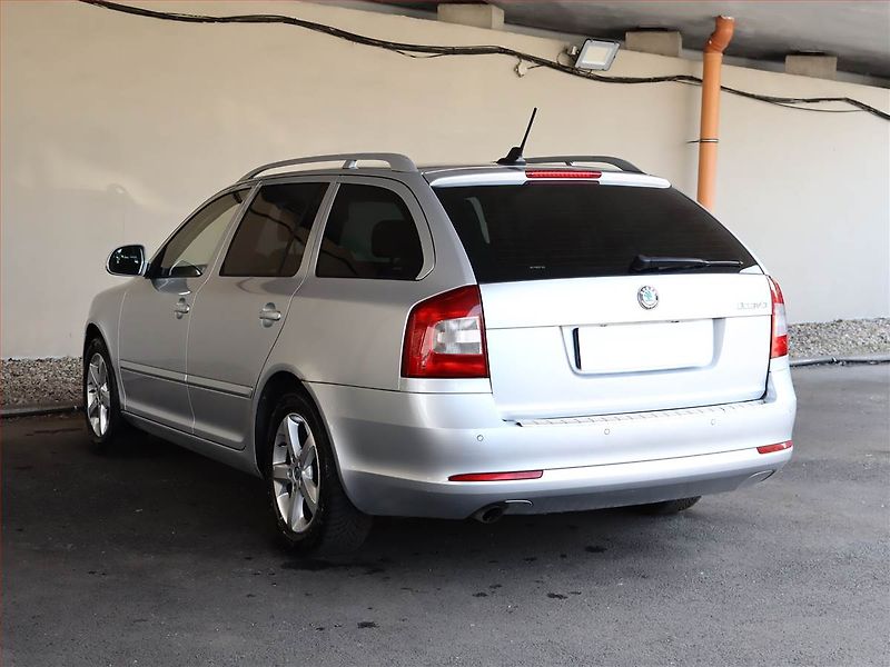 Škoda Octavia (2011) Elegance 1.6 TDI, Automat - fotka 4 z 19