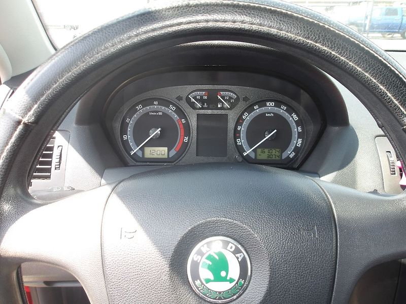 Škoda Fabia 1,2i 47 kW Koup v ČR! - fotka 11 z 20