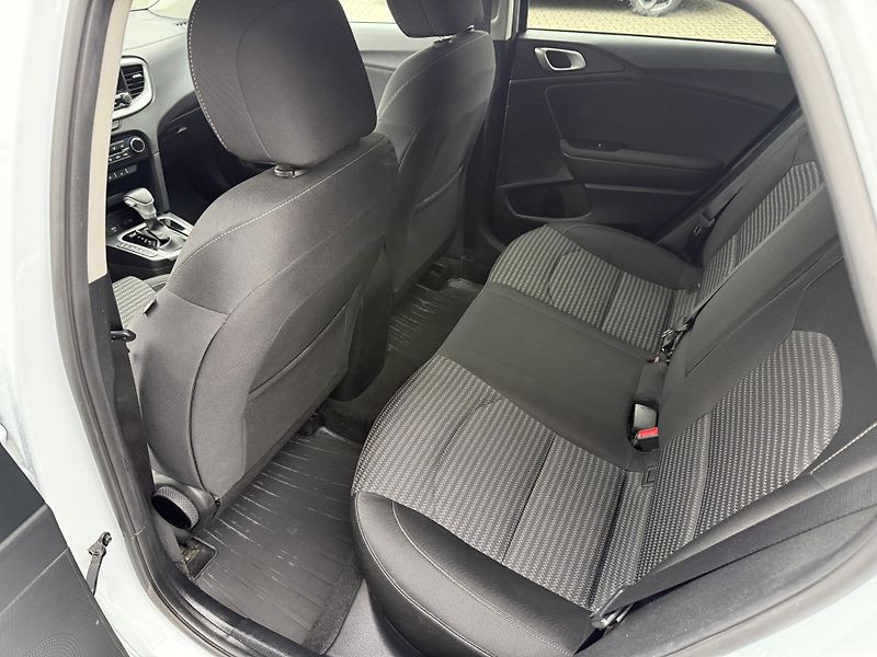 Kia Ceed SW (2021) TOP 1.5 T-GDI 7DCT 118 KW   - fotka 16 z 17