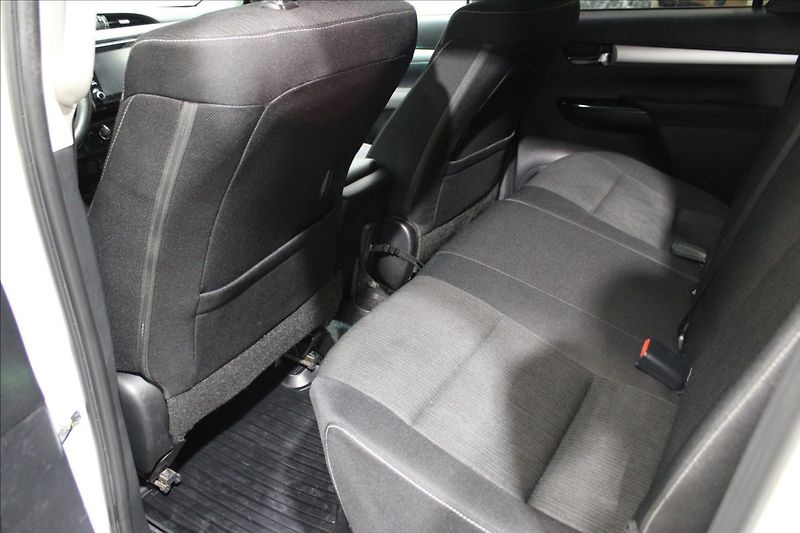 Toyota Hilux 2,4 D-4D 150 4x4 1.majitel, CZ - fotka 13 z 33
