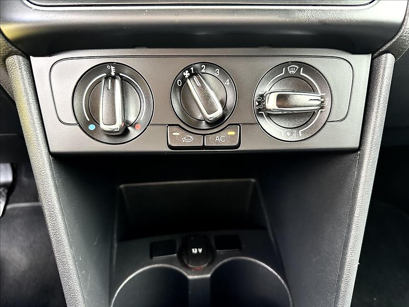 Volkswagen Polo 1,6 TDi Klimatizace serviska - fotka 18 z 35