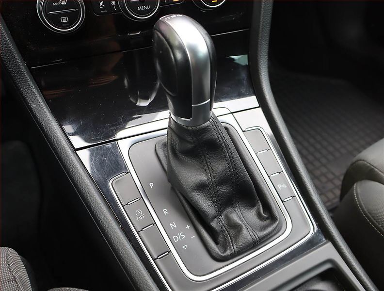 Volkswagen Golf (2017) R-Line 2.0 TDI, Automat, Navi - fotka 13 z 19