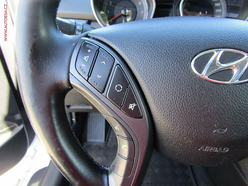 Hyundai i30 (2016) 1.6GDi, ČR, AC - fotka 14 z 22