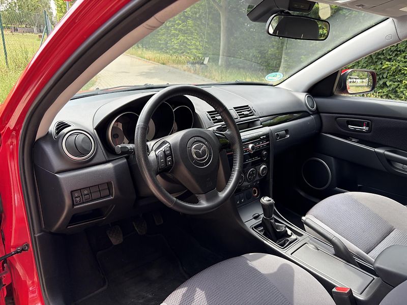 Mazda 3 1.6 Sport Active - fotka 23 z 25