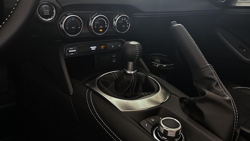 Mazda MX-5 (2026) 1.5 G132 Homura RF PEVNÁ STŘ. - fotka 13 z 21