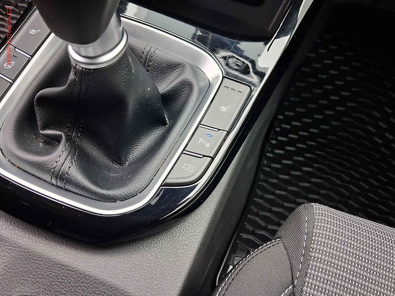 Hyundai i30 (2025) 1.0 T-GDi, ČR, Navi, kamera - fotka 17 z 19