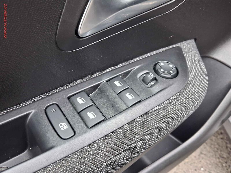 Peugeot 208 (2022) 1.2 PT, Style, LED - fotka 13 z 15