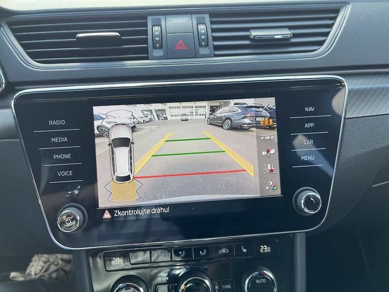 Škoda Superb SPORTLINE 2.0TDI DSG - fotka 17 z 24