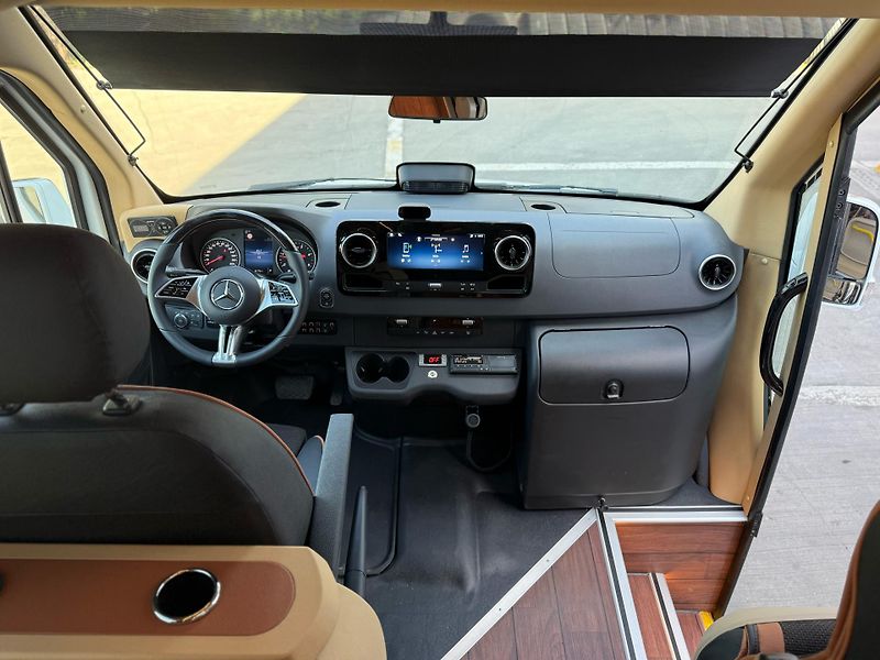 Mercedes-Benz (2026) Sprinter XXL PANORAMA LUX - fotka 14 z 23