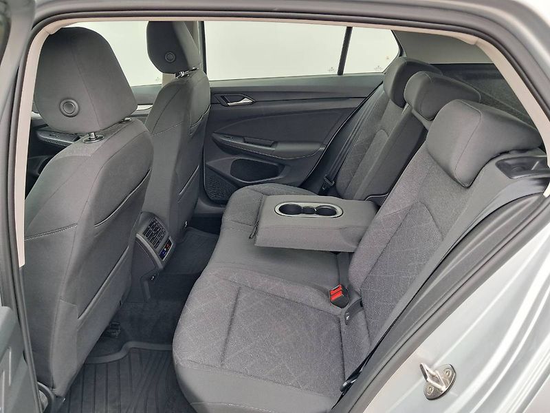 Volkswagen Golf (2022) LIFE 1.5 TSI / 96 kW M6 - fotka 20 z 25