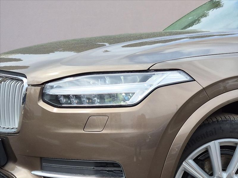 Volvo XC90 2,0 D5 AWD - fotka 5 z 15