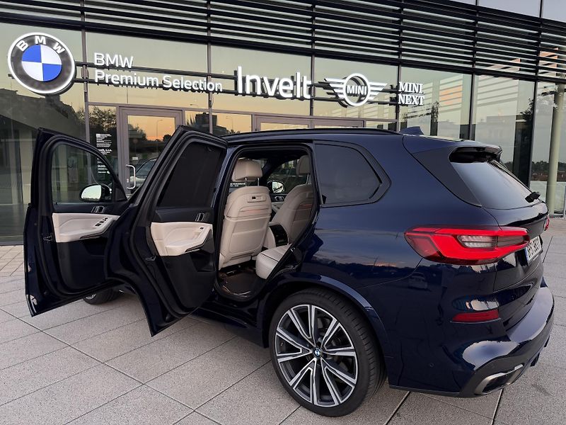 BMW X5 (2019) BMW / X5 / M50i xDrive / FULL - fotka 16 z 25