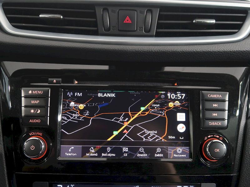 Nissan Qashqai (2021) 1.3DiG-T 103KW TAŽNÉ 360*CAMER - fotka 25 z 33