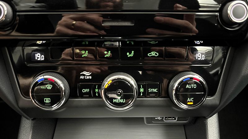Škoda Octavia 1.5 TSI G-Tec DSG Ambition Com - fotka 13 z 23
