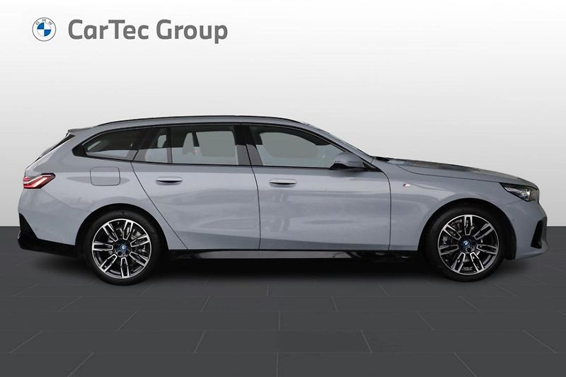 BMW Řada 5 530e xDrive Touring - fotka 4 z 31