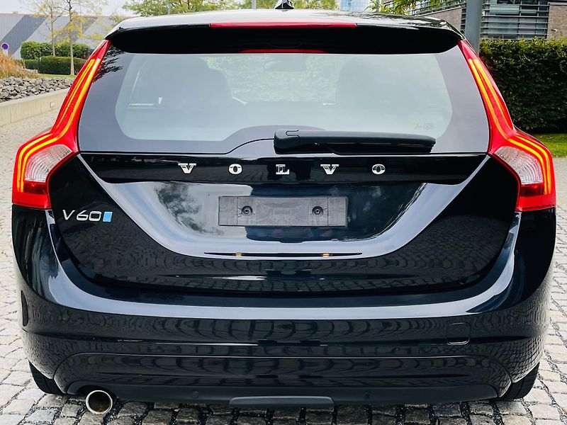 Volvo V60 2.0D 5VÁLEC AUT SERVISKA TAŽNÉ - fotka 15 z 44