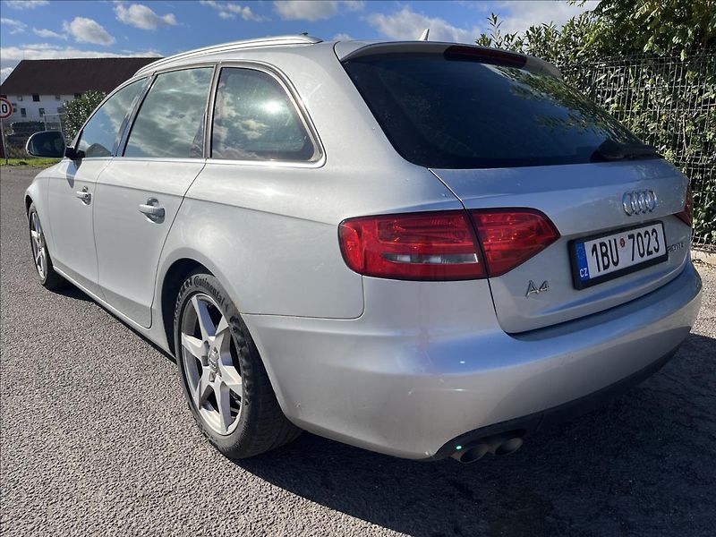 Audi A4 2,0 TDi KLIMA XENON 2x KOLA - fotka 33 z 33