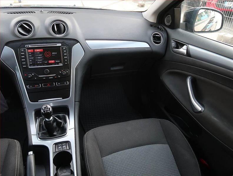 Ford Mondeo (2012) 1.6 TDCi, Navi, Tempomat - fotka 8 z 20