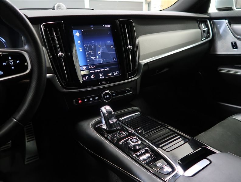 Volvo S90 2,0 T8 TWINENGINE AWD R-DESIGN - fotka 26 z 52