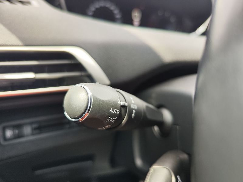 Peugeot 5008 1.6 BlueHDi/88kW Allure S&S - fotka 28 z 34