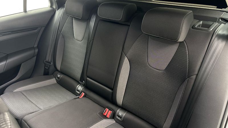 Škoda Octavia 2.0 TDI Ambition Combi - fotka 16 z 25