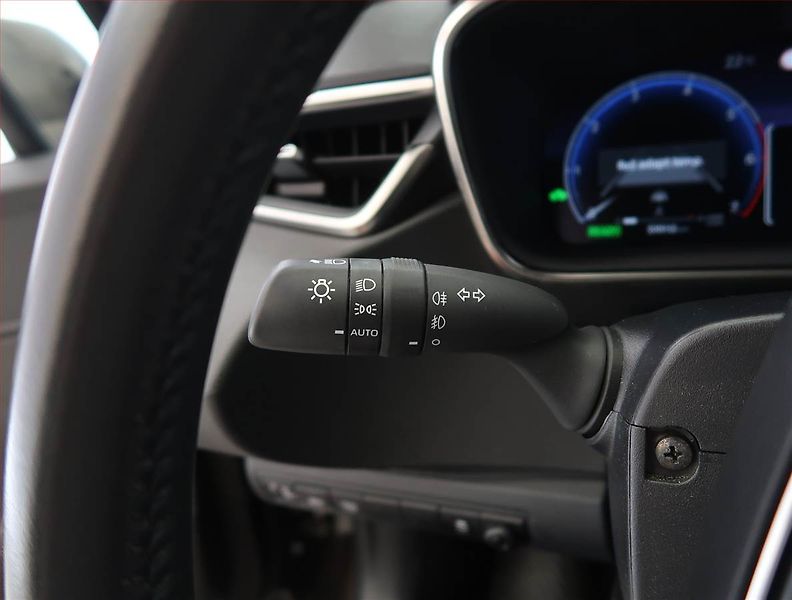 Toyota Corolla (2023) 1.8 Hybrid, digi klima - fotka 21 z 24