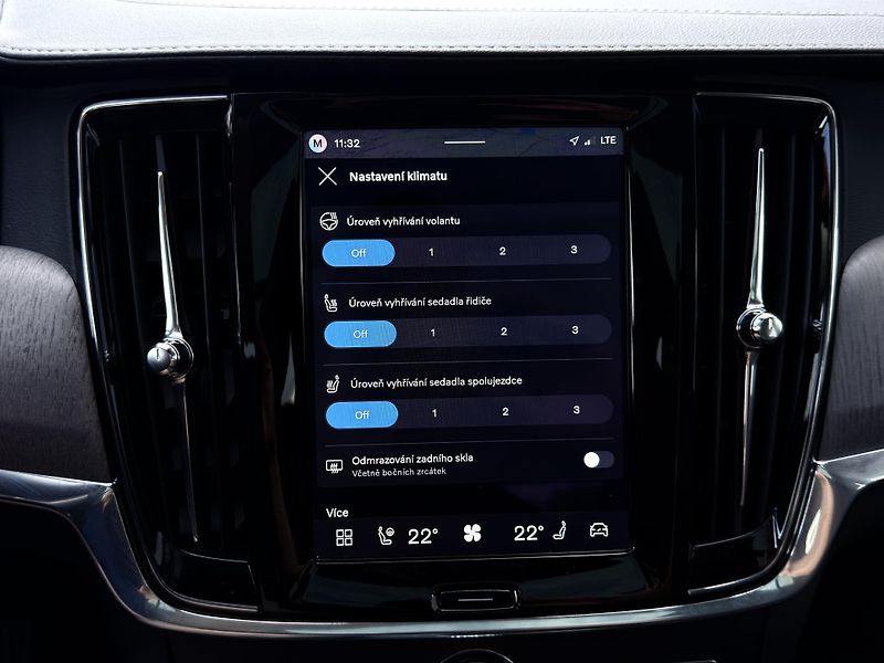 Volvo V90 T8 AWD ULTRA DARK + zimní kola - fotka 50 z 53