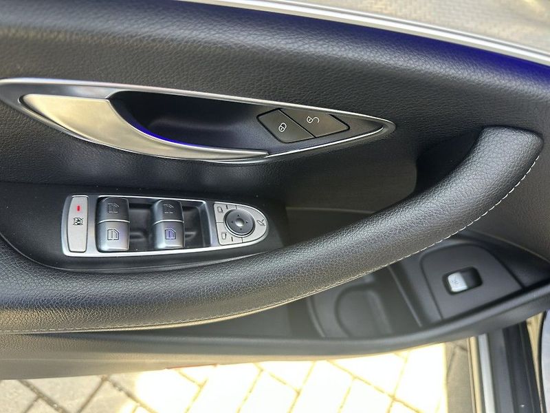 Mercedes-Benz Třídy E E 220d 4MATIC All-TerrainT - fotka 14 z 22