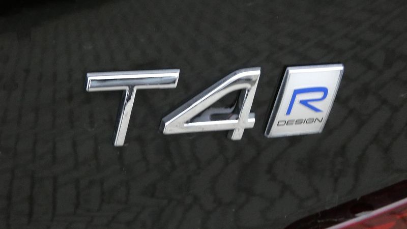 Volvo S60 T4 FWD R-Design - fotka 20 z 21