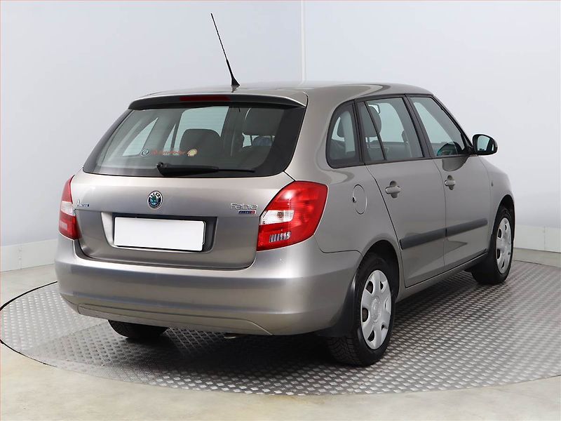 Škoda Fabia (2008) 1.2 12V, Serv.kniha - fotka 5 z 12