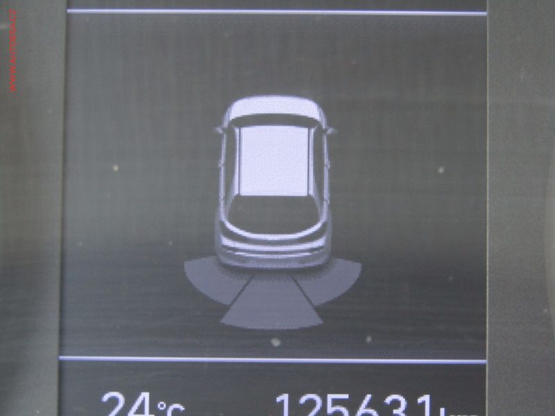 Hyundai i30 (2017) 1.6CRDi, ČR, servis.kniha, AC - fotka 17 z 19