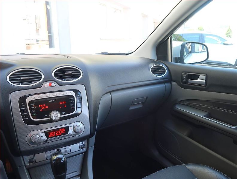 Ford Focus (2008) 2.0 16V, Automat, Serv.kniha - fotka 8 z 17