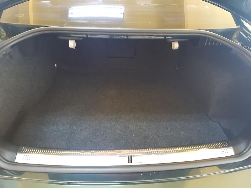 Škoda Superb 2.5 TDI AUTOMAT DIGIKLIMA - fotka 19 z 24