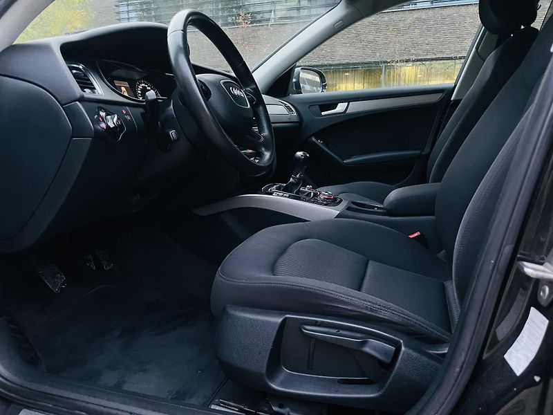 Audi A4 2.0TDI MANUÁL SENZORY NAVI - fotka 27 z 44