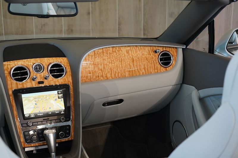 Bentley Continental GTC Mulliner, Masáže, Ventilace - fotka 52 z 52