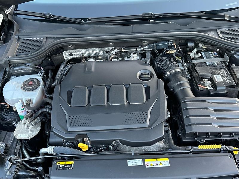 Volkswagen Golf Wa 2.0 Life DT085 Life 2.0 TDI - fotka 17 z 24
