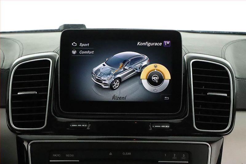 Mercedes-Benz GLE (2019) 350 d 4MATIC - fotka 16 z 21