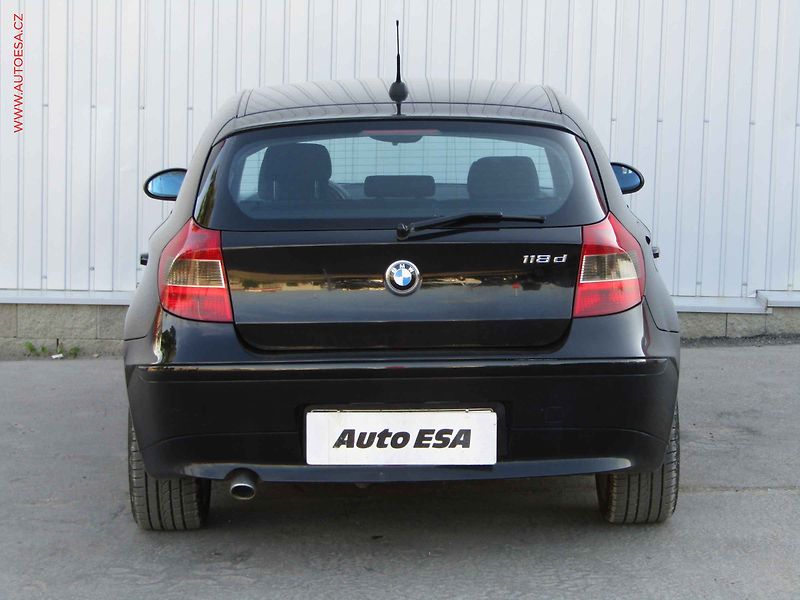 BMW Řada 1 (2007) 2.0 D 118d, AC, xenon - fotka 5 z 14