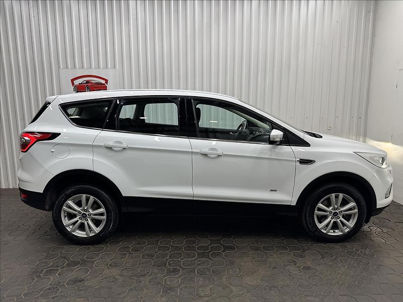 Ford Kuga 1.5EB 129kW AWD 2XALU 68KM! - fotka 10 z 42