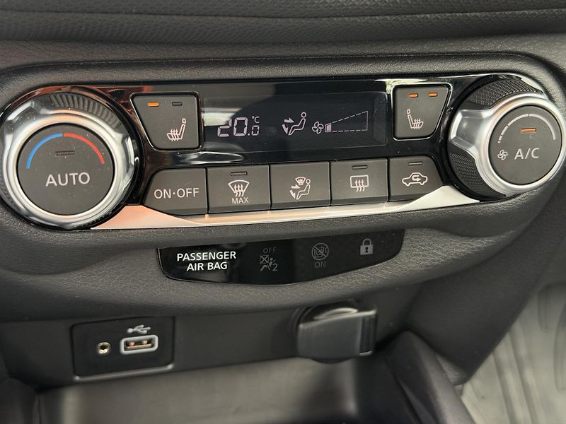 Nissan Juke 1.0 DIG-T 114 HP Acenta Trumf - fotka 12 z 25