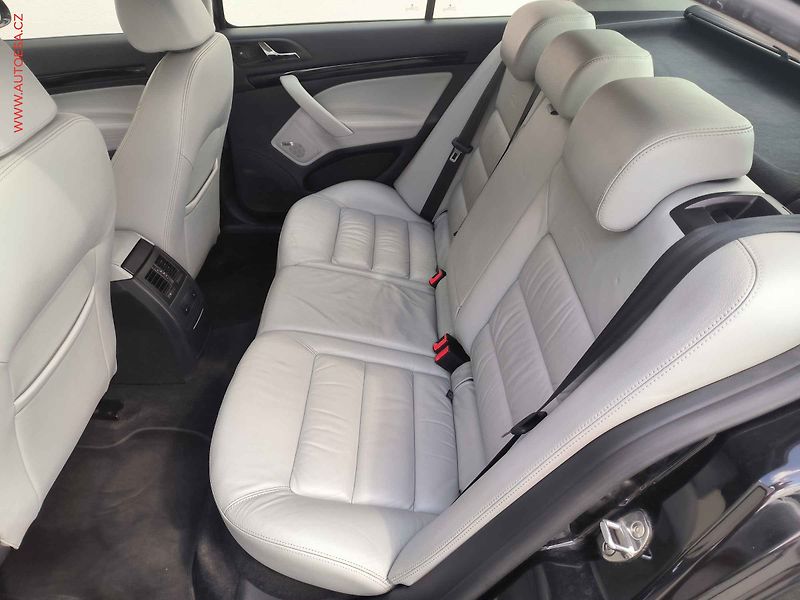 Škoda Octavia (2011) 2.0 TDi, ČR, Xenon, navi - fotka 10 z 22
